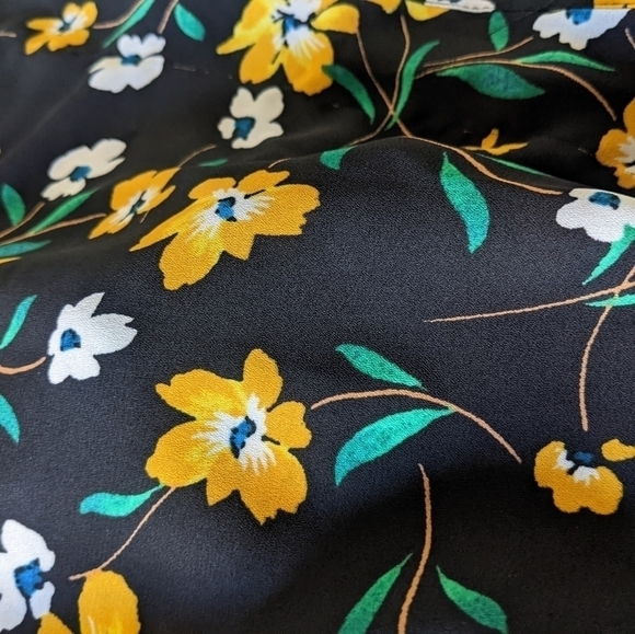 WHO What Wear Black Floral Button Down Blouse S Office Work Brunch - Picture 9 of 15